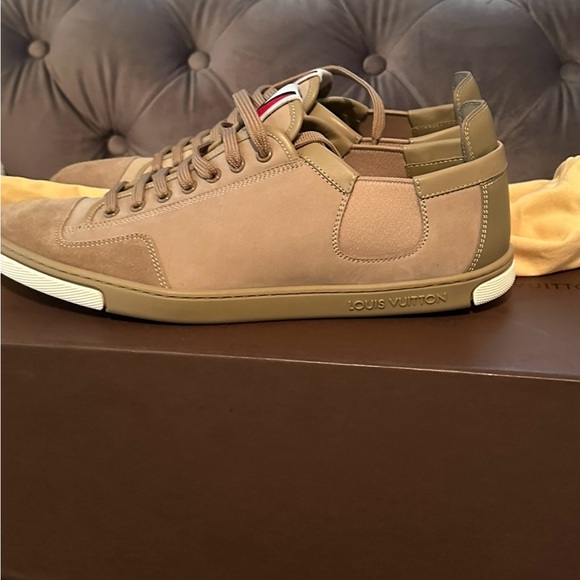 🔥NIB Louis Vuitton shoes unisex size 8 comes with Posh COA🔥 - Picture 7 of 12